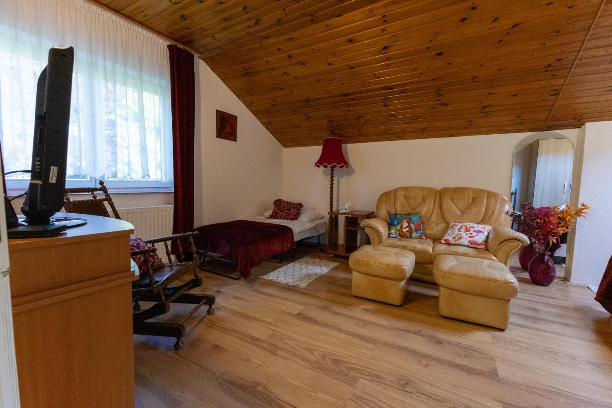 Kismokus Apartman Eger Exterior foto